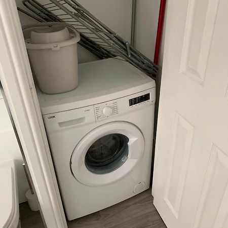 Platform Avenues Apartment 2 With Free Street Parking Кингстон-апон-Халл Экстерьер фото