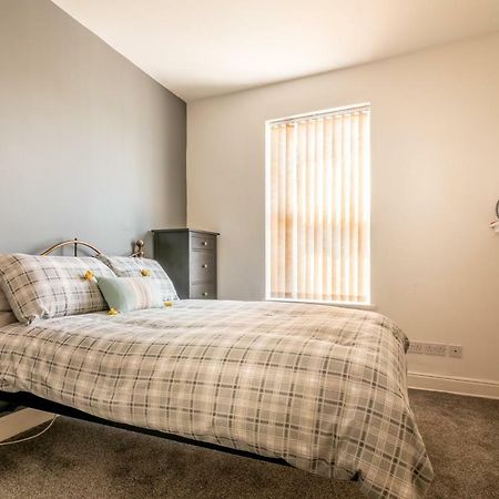 Platform Avenues Apartment 2 With Free Street Parking Кингстон-апон-Халл Экстерьер фото