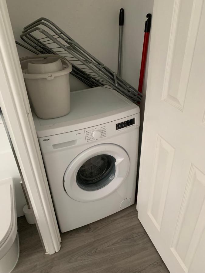 Platform Avenues Apartment 2 With Free Street Parking Кингстон-апон-Халл Экстерьер фото