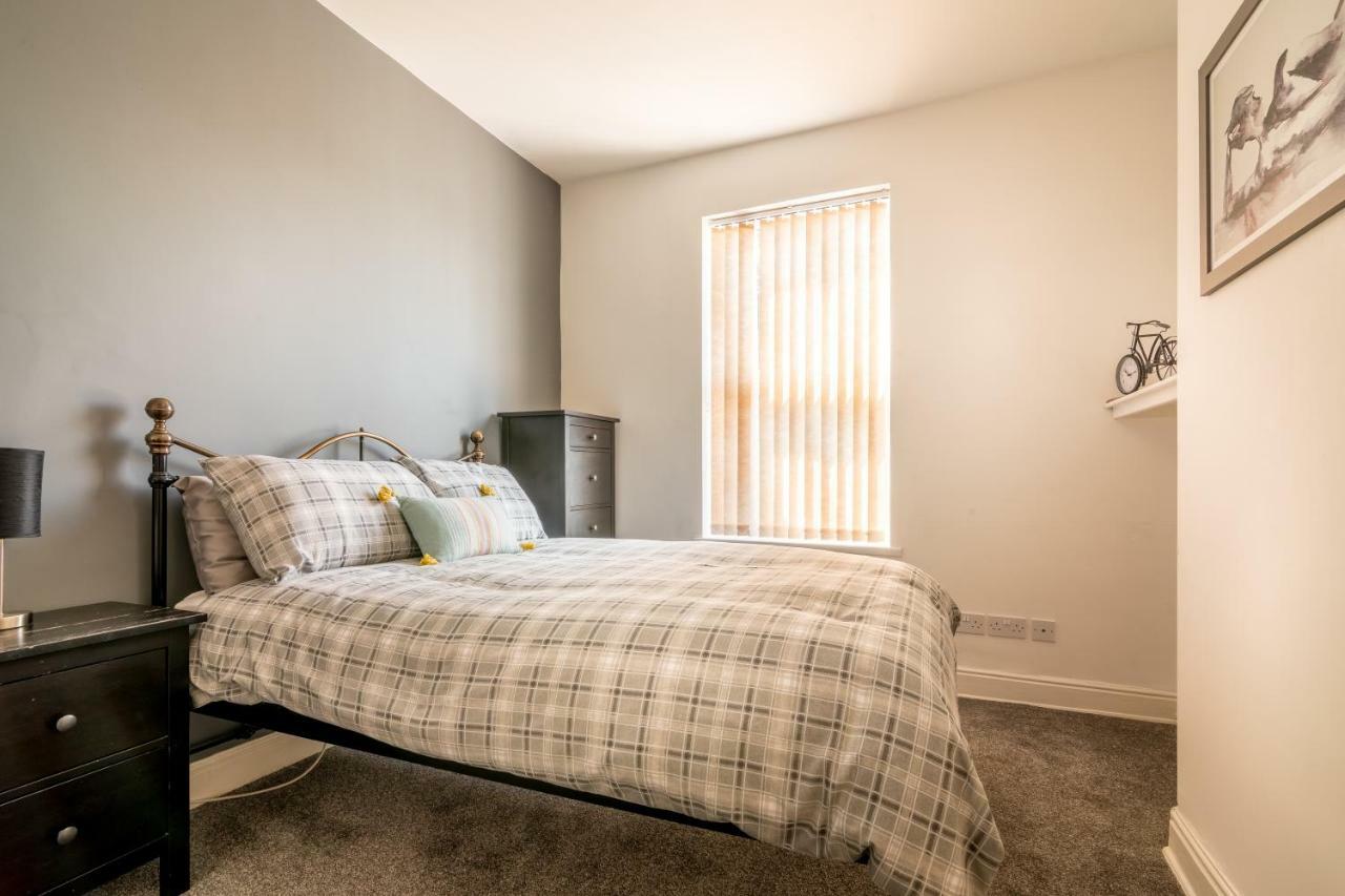 Platform Avenues Apartment 2 With Free Street Parking Кингстон-апон-Халл Экстерьер фото
